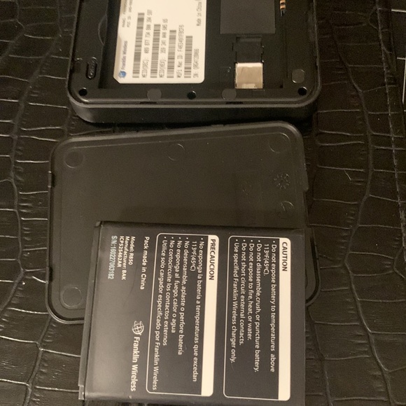 Sprint Mobile R850 Franklin Wireless 4G LTE Mobile Hotspot - Picture 2 of 3